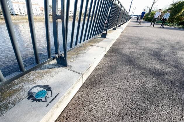 11.04.2020, xtgx, Auswirkungen des Corona Virus in Magdeburg, Graffiti am Petrifoerder Otto schuetzt andere , Bild von Otto Von Guericke. Symbolbild, Symbolfoto, Mundschutz, Mundschutzpflicht. Magdeburg