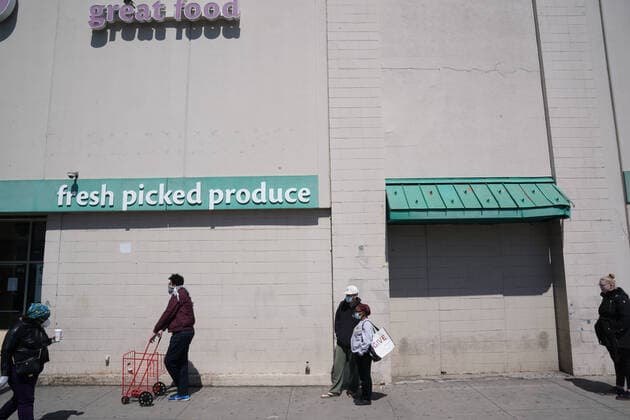 April 11, 2020, New York, NY, USA: A drive-thru COVID testing facility is operational in the Flatbush section of the Borough of Brooklyn on April, 11, 2020 in New York. New York USA - ZUMAb148 20200411_zap_b148_084 Copyright: xBryanxSmithx