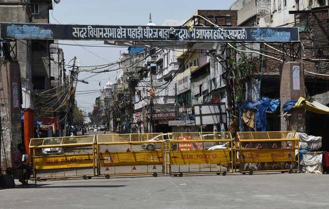 Coronavirus in Indien, Eindrücke aus Neu-Delhi NEW DELHI, INDIA APRIL 11: Deserted view of the Sadar Bazar market, one hotspot areas sealed to curb the spread of coronavirus, on the day eighteen of the 21-day nationwide lockdown, on April 11, 2020 in New Delhi, India. (Photo by Vipin Kumar Hindustan Times ) India Goes Into 21 Day Lockdown Due To Coronavirus COVID 19