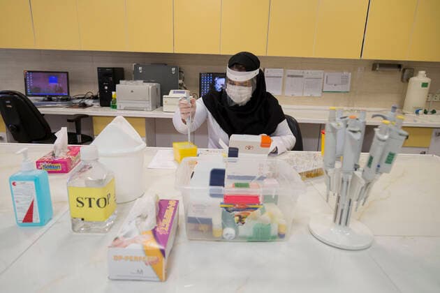 Coronavirus im Iran, Testlabor in Karadsch April 11, 2020, Karaj, Alborz, Iran: Iranian medical staff work on the production of COVID-19 test kits at the Pishtaz-Teb knowledge-based medical company just outside the city of Karaj, in the northern Alborz Province. Iran launched the production line of serology-based test kits that can discover whether a person has ever been exposed to the novel coronavirus or suffered from the COVID-19 disease and recovered or not. Iran is one of the most affected by pandemic COVID-19 disease caused by the SARS-CoV-2 coronavirus. Karaj Iran - ZUMAf146 20200411_zip_f146_036 Copyright: xRouzbehxFouladix