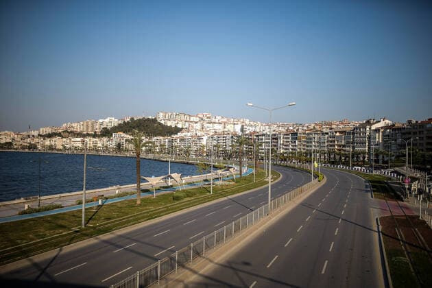 Coronavirus in der Türkei, Ausgangssperre in Izmir The normally busy but now mostly deserted Aegean coastal city of Izmir after the two-day curfew declared by the government to slow coronavirus spread, Saturday, April 11, 2020. Copyright: EmrexTazegul 16718351