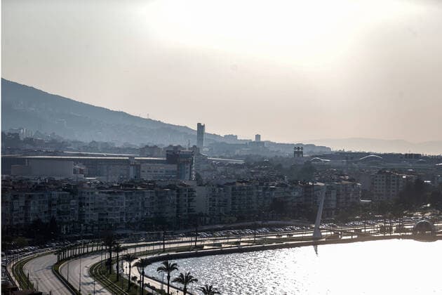 Coronavirus in der Türkei, Ausgangssperre in Izmir The normally busy but now mostly deserted Aegean coastal city of Izmir after the two-day curfew declared by the government to slow coronavirus spread, Saturday, April 11, 2020. Copyright: EmrexTazegul 16718361