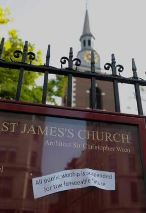 April 11, 2020, London, United Kingdom : On the eve of Easter Sunday, churches around the UK are closed due to measures to prevent the spread of the pandemic. All public worship is suspended for the forseable future a note reads outside St. James s Church near Piccadilly Circus. London United Kingdom  - ZUMAster 20200411_mda_d158_281 Copyright: xPaolaxDesideriox