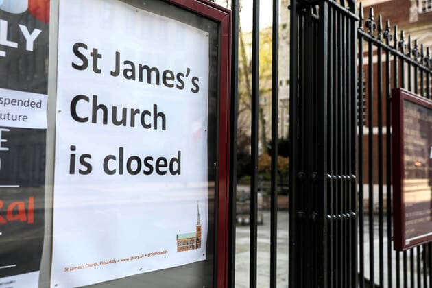 April 11, 2020, London, United Kingdom : On the eve of Easter Sunday, churches around the UK are closed due to measures to prevent the spread of the pandemic. All public worship is suspended for the forseable future a note reads outside St. James s Church near Piccadilly Circus. London United Kingdom  - ZUMAster 20200411_mda_d158_282 Copyright: xPaolaxDesideriox
