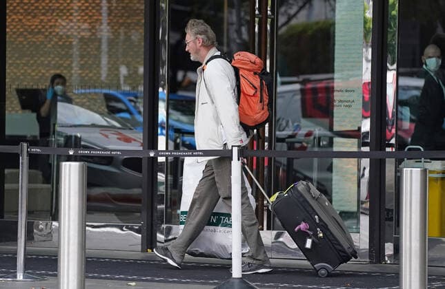 AUSTRALIA CORONAVIRUS COVID-19, A man leaves the Crown Promenade Hotel after spending two weeks in forced quarantine in Melbourne, Sunday, April 12, 2020. Health authorities will stagger the release throughout the day of the international arrivals who have completed their mandatory isolation period. A shutdown of non-essential services is in effect Australia wide in a bid to slow the spread of the coronavirus (COVID-19) disease. ( NO ARCHIVING, EDITORIAL USE ONLY, NO USE IN BOOKS WITHOUT CONSENT MELBOURNE VIC AUSTRALIA  Copyright: xSCOTTxBARBOURx 20200412001463120957