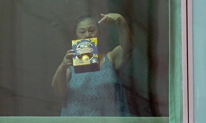 AUSTRALIA CORONAVIRUS COVID-19, A woman holds an easter egg in her hotel room as she prepares to leave the Crown Promenade Hotel after spending two weeks in forced quarantine in Melbourne, Sunday, April 12, 2020. Health authorities will stagger the release throughout the day of the international arrivals who have completed their mandatory isolation period. A shutdown of non-essential services is in effect Australia wide in a bid to slow the spread of the coronavirus (COVID-19) disease. ( NO ARCHIVING, EDITORIAL USE ONLY, NO USE IN BOOKS WITHOUT CONSENT MELBOURNE VIC AUSTRALIA  Copyright: xSCOTTxBARBOURx 20200412001463123302