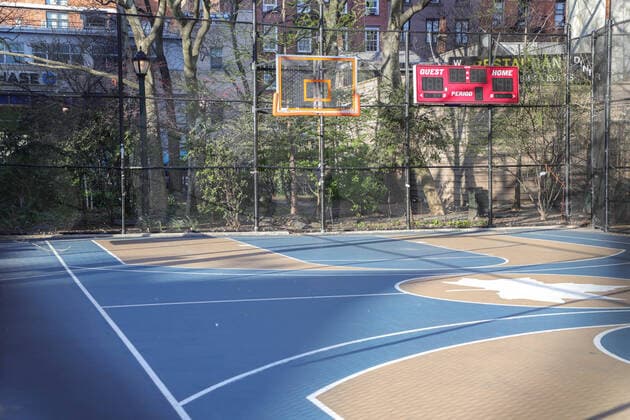 April 11, 2020, New York, New York, United States: Empty basketball court in Manhattan in New York City in the United States this Saturday. New York City is the epicenter of the Coronavirus pandemic New York United States - ZUMAv122 20200411_zap_v122_151 Copyright: xWilliamxVolcovx