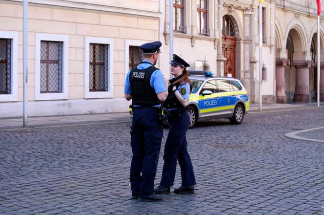 In Görlitz kontrolliert die Polizei die Einhaltung der Allgemeinverfügung. Es gab einen Internetaufruf für eine Demonstration zur Aufklärung der wahren Umstände von CoVid 19. Görlitz, 11.04.2020