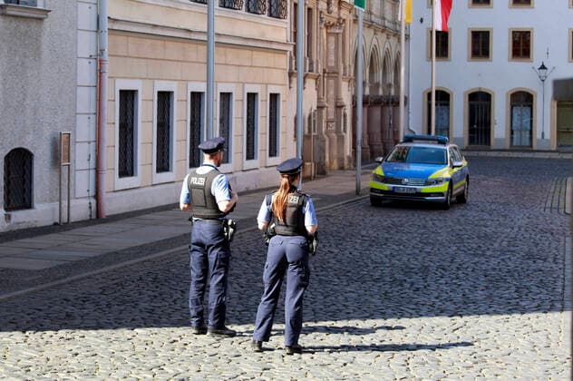 In Görlitz kontrolliert die Polizei die Einhaltung der Allgemeinverfügung. Es gab einen Internetaufruf für eine Demonstration zur Aufklärung der wahren Umstände von CoVid 19. Görlitz, 11.04.2020
