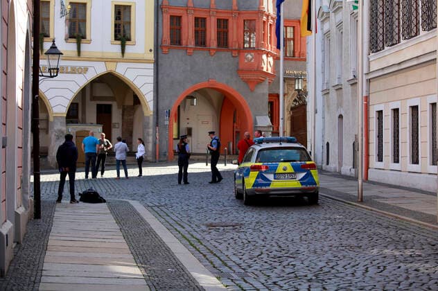 In Görlitz kontrolliert die Polizei die Einhaltung der Allgemeinverfügung. Es gab einen Internetaufruf für eine Demonstration zur Aufklärung der wahren Umstände von CoVid 19. Görlitz, 11.04.2020
