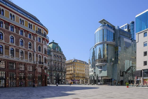Architektur von Hans Hollein Wien, wegen COVID-19 menschenleerer Stephansplatz Vienna, Stephansplatz, deserted due to COVID-19 *** Vienna, deserted due to COVID 19 Stephansplatz Vienna, Stephansplatz, deserted due to COVID 19
