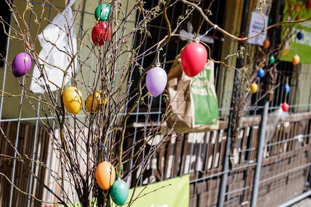 (200412) -- BERLIN, April 12, 2020 (Xinhua) -- Photo taken on April 11, 2020 shows Easter eggs outside a closed bar in Berlin, capital of Germany. According to the Robert Koch Institute, almost 120,000 people in Germany have tested positive for the coronavirus, and more than 2,500 have died as of Friday midnight. (Photo by Binh Truong Xinhua) GERMANY-BERLIN-COVID-19 