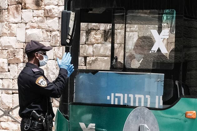April 12, 2020, Jerusalem, Israel: The Israel Police, reinforced by IDF soldiers, enforces a newly imposed full closure on Givat Mordechai neighborhood, one of 17 predominantly Jewish religious neighborhoods in Jerusalem, with increased coronavirus infections. The number of confirmed COVID-19 cases in Israel rises to 10,878, with 103 deaths. Jerusalem Israel - ZUMAa126 20200412_zap_a126_010 Copyright: xNirxAlonx
