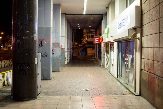 Coronavirus in der Türkei, Ausgangssperre in Istanbul April 11, 2020: Streets and squares left empty due to the curfew in Kadikoy district on April 11, in Istanbul, TURKEY. In order to prevent new type coronavirus pandemic, the Ministry of Interior has decided to take additional measures. In this context, curfews will be imposed for 48 hours in 31 provinces with metropolitan status from April,10th midnight. Total number of registered cases in country reaches 52,167 as 5,138 more people test positive for virus. Turkey confirmed that 95 more people died from the coronavirus in the country over the past 24 hours, bringing the death toll to 1,101, on April,11 2020. - ZUMAi72_ 20200411_znp_i72_017 Copyright: xTolgaxIldunx