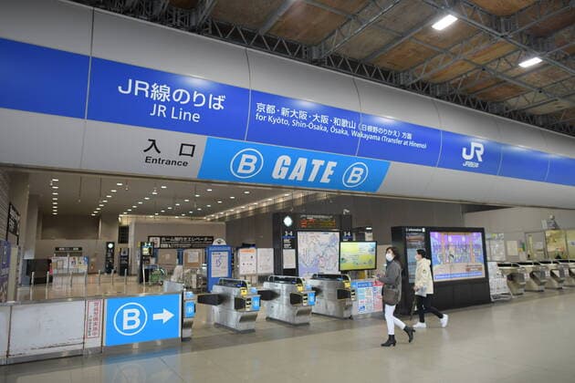 Coronavirus in Japan, Eindrücke vom Flughafen in Osaka OSAKA, JAPAN - APRIL 12: Few people are seen at Kansai Airport in Osaka Prefecture on April 12, 2020, amid an outbreak of the coronavirus COVID-19. Japanese Prime Minister Shinzo Abe declared a state of emergency last Tuesday for Tokyo and six other prefectures to ramp up defenses against the spread of the coronavirus. (Photo: Richard Atrero de Guzman AFLO)  (125272540)
