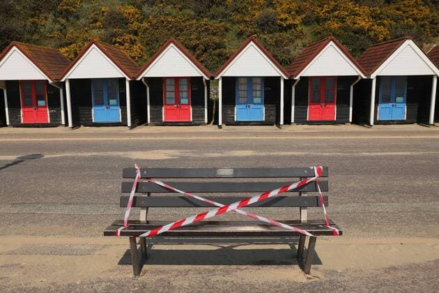 (200412) -- BOURNEMOUTH, April 12, 2020 (Xinhua) -- A bench is taped to prevent people from sitting on Bournemouth Beach in Bournemouth, Britain on April 11, 2020. (Photo by Tim Ireland Xinhua) BRITAIN-BOURNEMOUTH-COVID-19-BEACH 