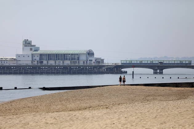 (200412) -- BOURNEMOUTH, April 12, 2020 (Xinhua) -- People walk on a quiet Bournemouth Beach in Bournemouth, Britain on April 11, 2020. (Photo by Tim Ireland Xinhua) BRITAIN-BOURNEMOUTH-COVID-19-BEACH 