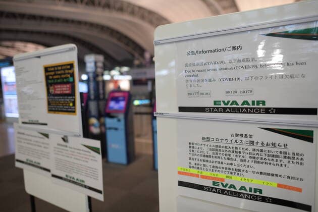 Coronavirus in Japan, Eindrücke vom Flughafen in Osaka OSAKA, JAPAN - APRIL 12: A notice of flight cancellation information are seen at Kansai Airport in Osaka Prefecture on April 12, 2020, in order to stop the spread of the coronavirus COVID-19. Japanese Prime Minister Shinzo Abe declared a state of emergency last Tuesday for Tokyo and six other prefectures to ramp up defenses against the spread of the coronavirus. (Photo: Richard Atrero de Guzman AFLO)  (125272573)