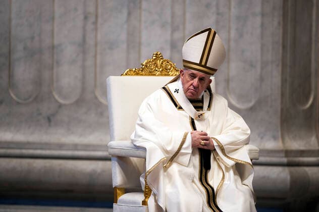 NO FRANCE - NO SWITZERLAND: April 12, 2020 : Pope Francis celebrates Easter Sunday Mass inside an empty St. Peter s Basilica, at the Vatican  Copyright: x AlessiaxGiuliani CPPx xIPAx xCatholicxPressxPhotox