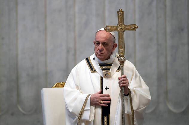 News Themen der Woche KW15 News Bilder des Tages NO FRANCE - NO SWITZERLAND: April 12, 2020 : Pope Francis celebrates Easter Sunday Mass inside an empty St. Peter s Basilica, at the Vatican  Copyright: x AlessiaxGiuliani CPPx xIPAx xCatholicxPressxPhotox