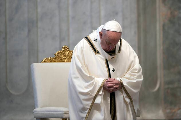 NO FRANCE - NO SWITZERLAND: April 12, 2020 : Pope Francis celebrates Easter Sunday Mass inside an empty St. Peter s Basilica, at the Vatican  Copyright: x AlessiaxGiuliani CPPx xIPAx xCatholicxPressxPhotox