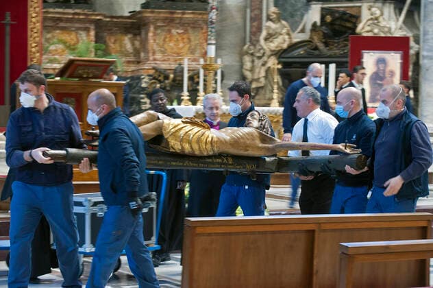 NO FRANCE - NO SWITZERLAND: April 12, 2020 : Pope Francis celebrates Easter Sunday Mass inside an empty St. Peter s Basilica, at the Vatican  Copyright: x AlessiaxGiuliani CPPx xIPAx xCatholicxPressxPhotox