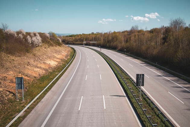 News Bilder des Tages leere Autobahn in Dresden am Ostersonntag während Corona
