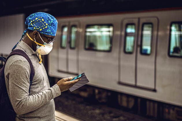 April 12, 2020: A commuter wearing a protective mask waits for the metro at the evening of Easter Sunday after one month of a nationwide lockdown due to the continuous spread of the virus. Spain registered again over 300 fatalities summing up to nearly 17000 in total. - ZUMAo105 20200412_zap_o105_008 Copyright: xMatthiasxOesterlex