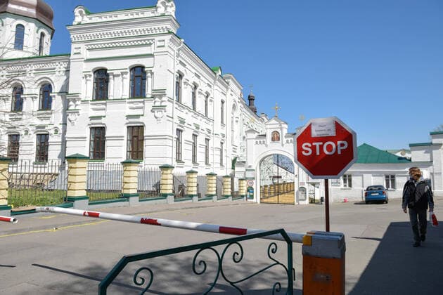 April 12, 2020, Kiev, Ukraine: The Entrance to the territory of the Kiev - Pechersk Lavra is closed to the public due to the spread of coronavirus..Due to the outbreak of the coronavirus COVID-19, the Kiev-Pechersk Lavra is quarantined. They disinfected the premises and closed the church for believers. Kiev Ukraine - ZUMAs197 20200412_zaa_s197_095 Copyright: xMaksymxPolishchukx