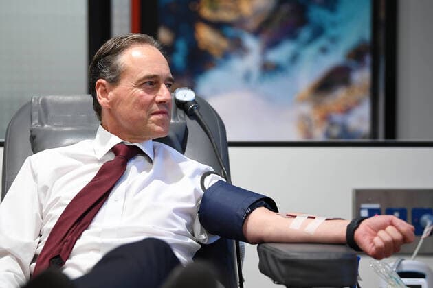 GREG HUNT CORONAVIRUS PRESSER, Australian Health Minister Greg Hunt donates blood at the Lifeblood Donor Centre in Frankston, Melbourne, Monday, April 13, 2020. The Minister for Health, Greg Hunt has announced the Australian Government will provide a further $3 million to boost the nationally coordinated emergency response to the COVID-19 outbreak. ( NO ARCHIVING, EDITORIAL USE ONLY, NO USE IN BOOKS WITHOUT CONSENT MELBOURNE VIC AUSTRALIA  Copyright: xJAMESxROSSx 20200413001463264070