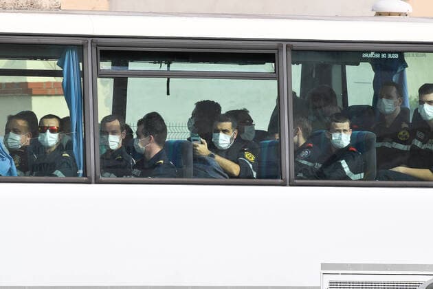 Charles de Gaulle Aircraft carrier crew members are quarantined. Coronavirus : Le porte avions nucleaire, Charles De Gaulle, de retour a Toulon et ses plus de 1.800 marins ont regagne leur porte d attache de la base navale de Toulon avec onze jours d avance, les 50 malades presents a bord seront transferes a l hopital et tous les autres marins du Charles de Gaulle, du Groupe aerien embarque et de la fregate Chevalier Paul vont etre confines pendant 14 jours. 254027 2020-04-12  Copyright: xL.Urmanx xStarfacex STAR_254027_009