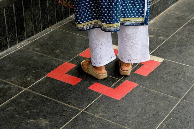April 13, 2020, Kolkata, West Bengal, India: A customer standing is designated marked zone to maintain social distancing protocol outside a shopping mall in Kolkata.Today marks the 20th day of nation wide lockdown in India to curb the spread of Coronavirus. The lockdown has been extended till 30th April to stop the rise of COVID-19 cases in the country. Till now there has been over 9000 confirmed cases of COVID-19 in India. Kolkata India - ZUMAc211 20200413_zip_c211_007 Copyright: xDebarchanxChatterjeex