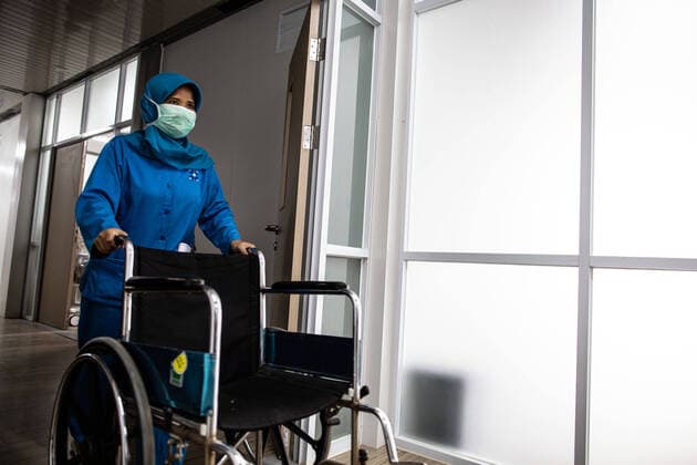 April 13, 2020, Jakarta, Jakarta, Indonesia: Jakarta, Indonesia, 13 April 2020 : New Hospital were almost finished setting up at Jakarta to take care of Hard Symptoms patient of Corona in Jakarta. Jakarta Indonesia - ZUMAh128 20200413_zap_h128_008 Copyright: xDonalxHusnix