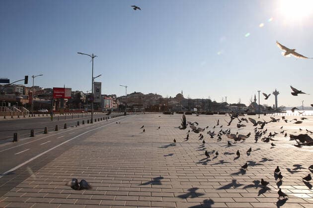 Normally busy but now mostly deserted Uskudar District with famous Maiden™s Tower in Istanbul after the curfew declared by the government to slow coronavirus spread, Sunday, April 12, 2020. Copyright: TolgaxAdanali 16719012
