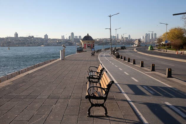 Normally busy but now mostly deserted Uskudar District with famous Maiden™s Tower in Istanbul after the curfew declared by the government to slow coronavirus spread, Sunday, April 12, 2020. Copyright: TolgaxAdanali 16719016