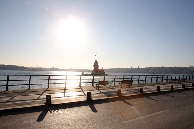 Normally busy but now mostly deserted Uskudar District with famous Maiden™s Tower in Istanbul after the curfew declared by the government to slow coronavirus spread, Sunday, April 12, 2020. Copyright: TolgaxAdanali 16719018