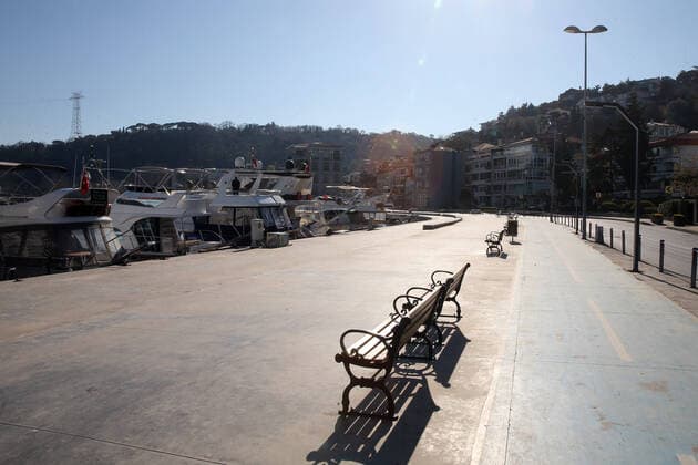 Normally busy but now mostly deserted Besiktas District at Bosphorus in Istanbul after the curfew declared by the government to slow coronavirus spread, Sunday, April 12, 2020. Pictures show Bebek, Arnavutkoy, Akintiburnu and Kurucesme villages at Bosphorus in Istanbul Copyright: TolgaxAdanali 16718992