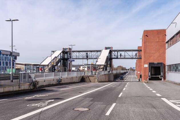 Kiel. Auch über die Ostertage hielten sich die kieler Bürger an die Empfehlung, ihre Wohnung möglichst nicht zu verlassen. Die Innenstadt fast Menschenleer.