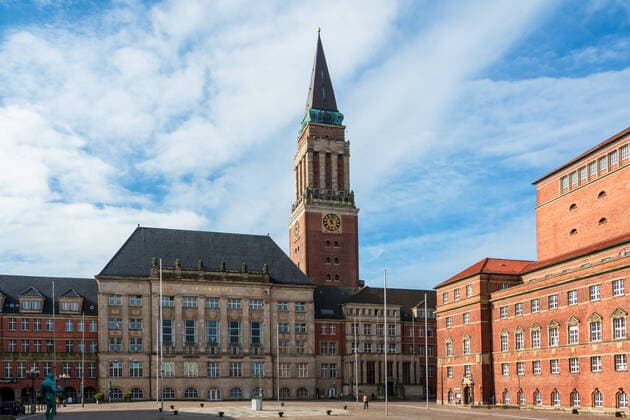 Kiel. Auch über die Ostertage hielten sich die kieler Bürger an die Empfehlung, ihre Wohnung möglichst nicht zu verlassen. Die Innenstadt fast Menschenleer.