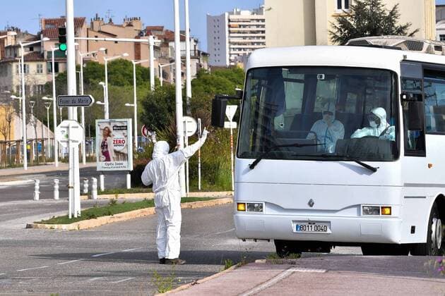 Coronavirus : Le porte avions nucleaire, Charles De Gaulle, de retour a Toulon et ses plus de 1.800 marins ont regagne leur porte d attache de la base navale de Toulon avec onze jours d avance, les 50 malades presents a bord seront transferes a l hopital et tous les autres marins du Charles de Gaulle, du Groupe aerien embarque et de la fregate Chevalier Paul vont etre confines pendant 14 jours. French Carrier Charles de Gaulle Heading Home Amid Suspicion of Covid-19 The French Navy (Marine Nationale) aircraft carrier and flag ship Charles de Gaulle is heading home early following suspicion of several Covid-19 cases among its crew members. NEWS : Crise sanitaire mondiale et la pandemie du Coronavirus Covid19 en France - 13 04 2020 LionelUrman Panoramic 