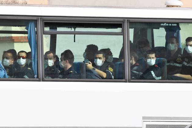 Coronavirus : Le porte avions nucleaire, Charles De Gaulle, de retour a Toulon et ses plus de 1.800 marins ont regagne leur porte d attache de la base navale de Toulon avec onze jours d avance, les 50 malades presents a bord seront transferes a l hopital et tous les autres marins du Charles de Gaulle, du Groupe aerien embarque et de la fregate Chevalier Paul vont etre confines pendant 14 jours. French Carrier Charles de Gaulle Heading Home Amid Suspicion of Covid-19 The French Navy (Marine Nationale) aircraft carrier and flag ship Charles de Gaulle is heading home early following suspicion of several Covid-19 cases among its crew members. NEWS : Crise sanitaire mondiale et la pandemie du Coronavirus Covid19 en France - 13 04 2020 LionelUrman Panoramic 