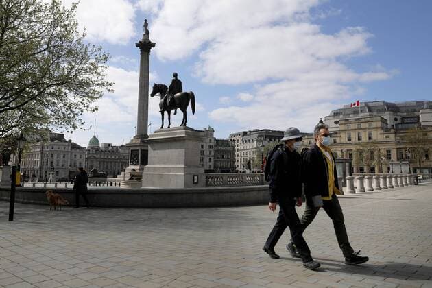 (200413) -- LONDON, April 13, 2020 (Xinhua) -- People wearing masks walk through Trafalgar Square in London, Britain, April 13, 2020. The death toll of those hospitalized in Britain who tested positive for the novel coronavirus reached 10,612 as of Saturday afternoon, the Department of Health and Social Care said Sunday. (Photo by Tim Ireland Xinhua) BRITAIN-LONDON-COVID-19-DEATH TOLL 