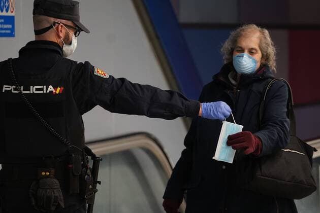 A police officer gives out free protective face masks during the lockdown amid the coronavirus disease COVID 19 outbreak in Madrid, Spain, April 13, 2020 Cordon Press