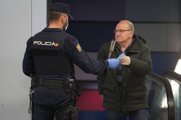 A police officer gives out free protective face masks during the lockdown amid the coronavirus disease COVID 19 outbreak in Madrid, Spain, April 13, 2020 Cordon Press