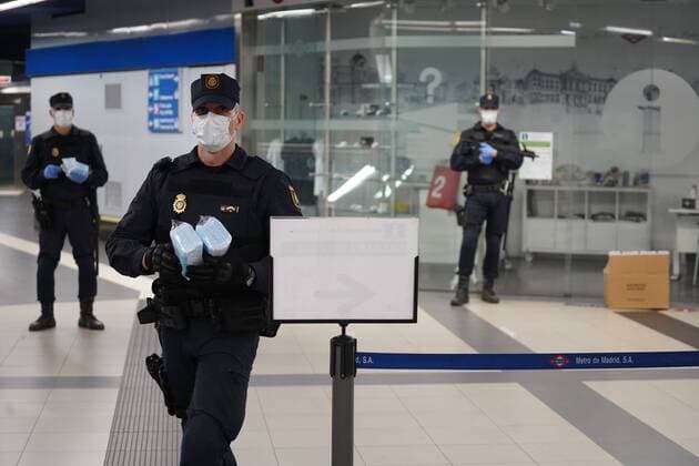 A police officer gives out free protective face masks during the lockdown amid the coronavirus disease COVID 19 outbreak in Madrid, Spain, April 13, 2020 Cordon Press