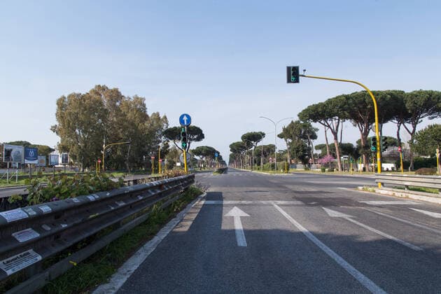 Rome: Empty beaches at Ostia on Easter Monday Via Cristoforo Colombo towards Ostia, exceptionally deserted without traffic On Easter Monday, April 13, 2020, during the lockdown for the Covid-19 pandemic, in Ostia, near Rome, the beaches, which in recent years were full of people, today are empty Roma Italy Copyright: MatteoxNardone
