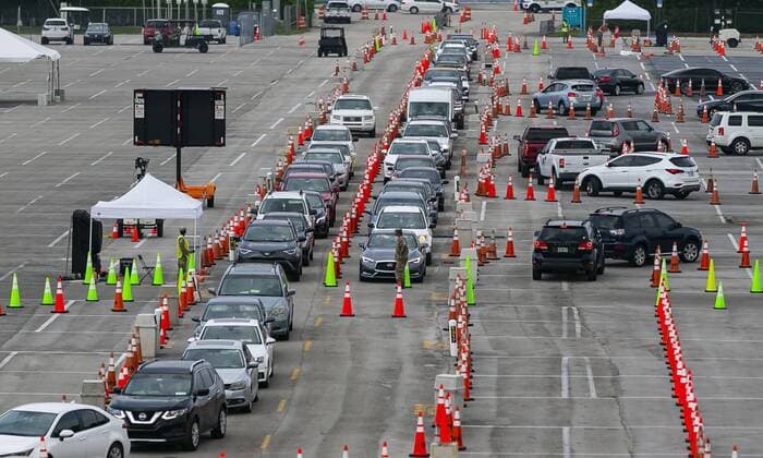 April 13, 2020, Miami, Fl, USA: People lineup in their cars as they arrive to a COVID-19 drive-thru testing center near the Hard Rock Stadium in Miami Gardens, Florida on Monday, April 13, 2020. The Florida Army National Guard set up the center and is now expanding its testing criteria to include anyone with COVID-19 symptoms. Miami USA - ZUMAm67_ 20200413_zaf_m67_019 Copyright: xMatiasxJ.xOcnerx