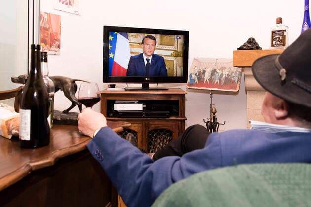 Chambery, France April 13, 2020 - A A confined French man in watching on television the speech of the French President Emmanuel Macron concerning the COVID19 health crisis ALLOCUTION, MACRON, PRESIDENT DE LA REPUBLIQUE, DISCOURS, COVID19, CRISE SANITAIRE, CONFINEMENT, SANTE, CORONAVIRUS, POLITIQUE  Copyright: xVincentxIsorex