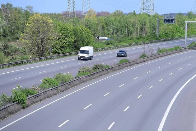 Coronavirus - Osterreiseverkehr am 13.04.2020 in Oberhausen Fast keine Autos sind am Ostermontag ( 13.04.2020 ) auf der Autobahn A3 in Oberhausen zu sehen.