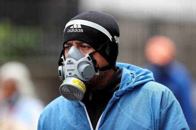 Ecuadorian citizens with masks walk this Monday, during the quarantine decreed by the Government, through the streets of Quito , Ecuador 13 April 2020. Monitoring of coronavirus crisis in Ecuador !ACHTUNG: NUR REDAKTIONELLE NUTZUNG!  Copyright: xJosexJacomex AME2286 20200413-637224113254871155